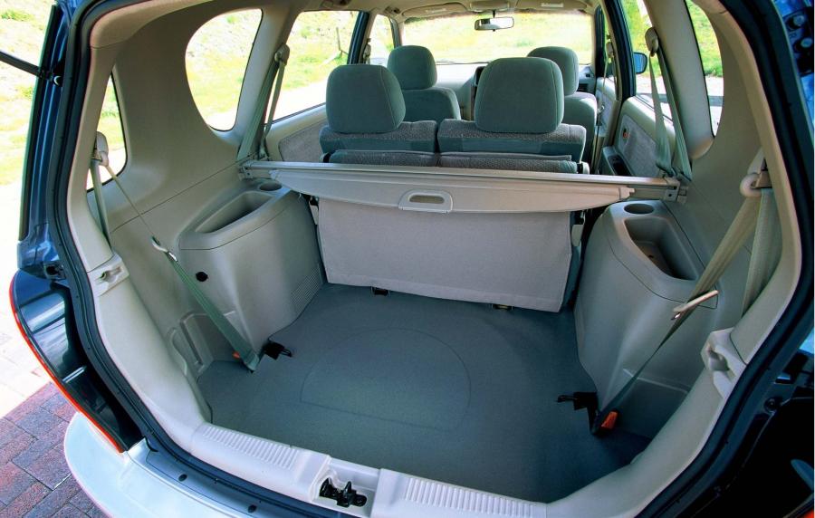 Kia Carens 2000 года  (фото 2 из 5)